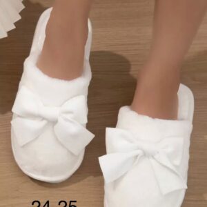 PANTUFLA BLANCA CON MOÑO