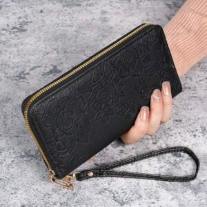 CARTERA NEGRA CON  FLORES