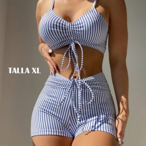 Traje de dos piezas azul con blanco