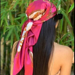 pañoleta rosa con estampado de cadenas