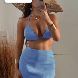 Traje de baño azul cielo