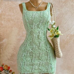 Vestido con encajes de flores verdes