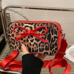 Bolsa con moño rojo