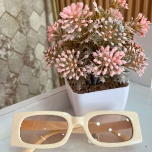 Lentes beige cuadrdos
