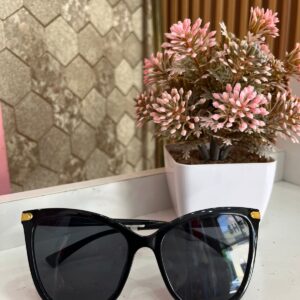 Lentes negros con toque dorado