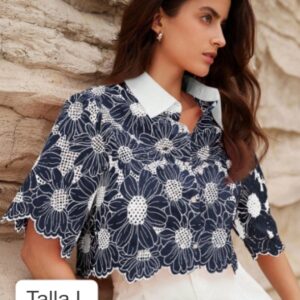 Blusa de flores negra