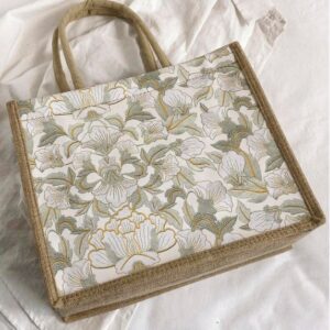 Bolsa gris con flores