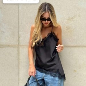 Blusa negra satinada