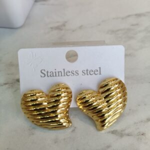 Aretes de corazón dorados rayas