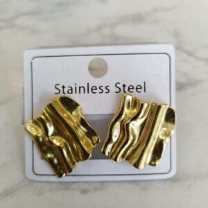 Aretes cuadrados dorados