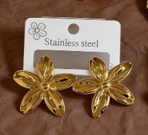 Aretes de flor dorado
